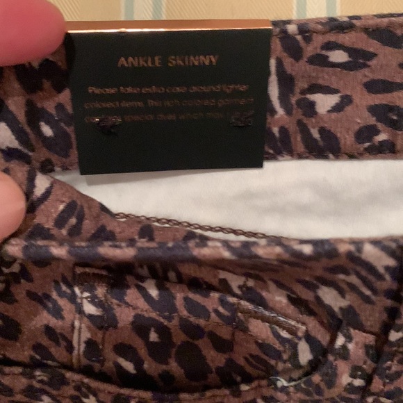 JEN 7 FOR ALL MANKIND SPECIAL DYED ANKLE SKINNY JEANS LUXE LEOPARD PRINT 8 /10 - Picture 9 of 16